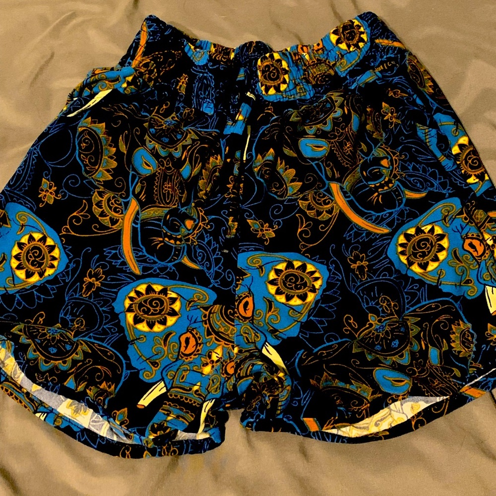 Blue elephant print shorts
